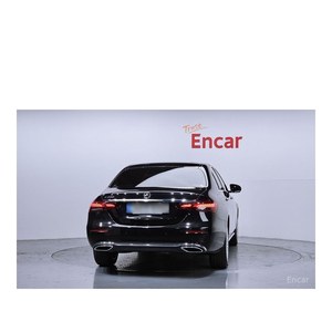 Mercedes-Benz Clase E E250 Exclusive 2023, 33,459 km, Emisión Euro V, Caja de Cambios Automática, Asientos de Cuero, Volante a la Izquierda, Cámara Trasera - Product Image 4