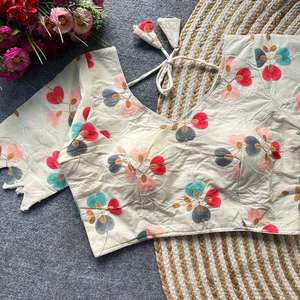 Blouse prête-à-porter en coton Khadi, entièrement brodée par des artisans, entièrement cousue. - Product Image 6