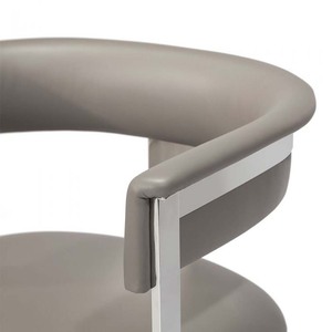 Chaise de salle à manger moderne avec structure en métal blanc et assise en similicuir beige - Product Image 6