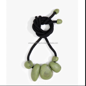 Collier de bijoux de bonne qualité pour femmes et filles pendentifs artisanaux perlés pour style vintage de mariée - Product Image 1