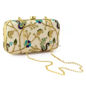 Pochette brodée paon, pochette de créateur, pochette faite main, pochette de soirée avec chaîne, bandoulière pour femme, Shagun Pouches - Product Image 6