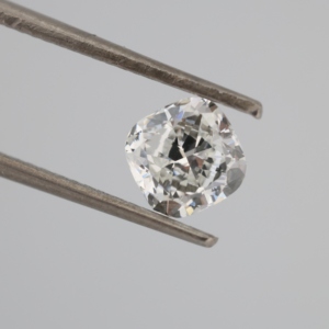 Diamant de laboratoire CVD de 0,65 ct, couleur E, clarté IF, taille coussin, certifié IGI, qualité export pour bijoux personnalisés - Product Image 1