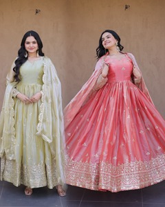 Vestidos Anarkali de seda Georgette para bodas indias con bordados elaborados de lentejuelas y Zari, y conjunto de dupatta con borde calado. - Product Image 2