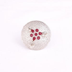 Anillo Grande Ajustable Boho con Diseño Floral de Gemas de Perla y Hidroplata Roja - Product Image 1