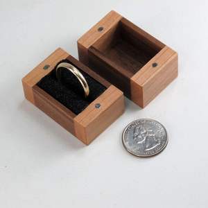 Boîte à bague de fiançailles en bois de noyer massif, boîte à bague ronde en bois pour proposition de mariage - Product Image 5