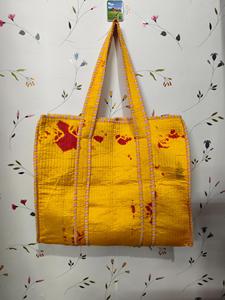 Sac fourre-tout matelassé en soie jaune, style bohème, grand sac de shopping à ouverture supérieure, couleur unie, sac Jhola fait main, toutes saisons - Product Image 1