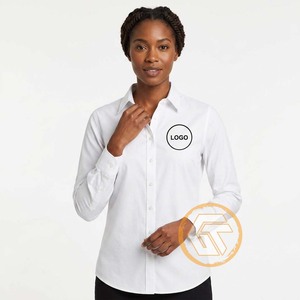 Chemise décontractée blanche pour femme DELTA avec logo brodé, col rabattu, manches raglan, 100 % coton respirant et écologique - Product Image 4
