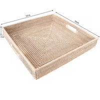 Plateau rond en rotin artisanal, au design de qualité supérieure, parfait pour la décoration intérieure, les réceptions et la présentation.