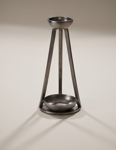 Support de bougie moderne minimaliste en métal, trépied, finition argentée élégante, texture moulée, candélabre architectural de table - Product Image 5