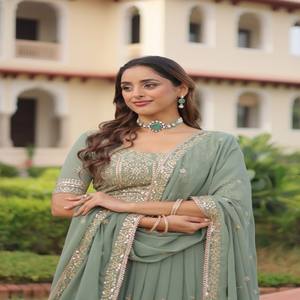 VASTRA COTTAGE Lehenga Choli de Diseño Georgette con Lentejuelas y Bordado Zari, Lehenga Completamente Cosida, Blusa Sin Coser y Dupatta - Product Image 1