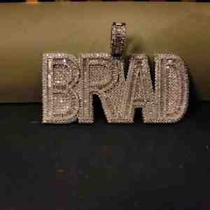 Colgante Hip Hop BRAD Personalizado con Diamantes, Latón con Diamante Cultivado en Laboratorio de 15CT para Unisex, para Todas las Ocasiones - Product Image 1