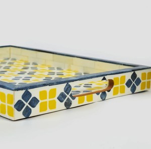 Bandeja Decorativa Rectangular de Madera, Diseño Bohemio con Grabado Floral Azul y Blanco, Hecha a Mano, para Servir o Almacenar, Decoración para el Hogar - Product Image 5