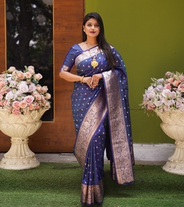 Sari Tradicional Indio de Seda Banarasi con Trabajo de Tejido Zari para Bodas y Eventos Festivos, Atuendo para Mujer - Product Image 1