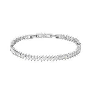 Bracelet tennis en diamant de bonne qualité pour femmes, accessoire de joaillerie fine pour mariages, anniversaires, fêtes, disponible à la vente - Product Image 4
