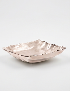 Plateau de service carré argenté en métal massif texturé moulé, article de vaisselle pour cuisine et salle à manger, en stock - Product Image 1