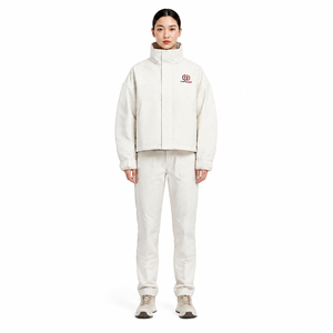Chaqueta Techwear Unisex para Adultos, Diseño Ultra-Corto y Cuadrado, 320GSM, Nylon Impermeable, Soldadura Sónica sin Costuras, Estilo Urbano y de Caza, Personalizable OEM - Product Image 1