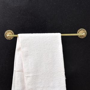 Nouveau design de porte-serviettes de base florale en laiton doré accessoires de quincaillerie de salle de bain tige de serviette dorée BWH-29 de gros - Product Image 1