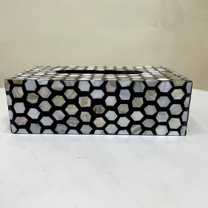 Boîte à mouchoirs rectangulaire en nacre faite à la main, incrustation de coquillages, design glamour, décoration d'intérieur - Product Image 1