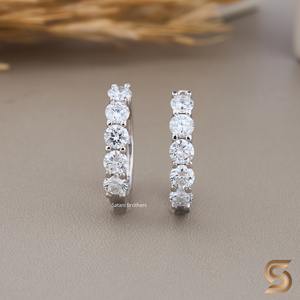 Pendientes de Aro con Diamantes Blancos Sólidos de Laboratorio de 10K, 1.10 CTW, Corte Redondo, Pendientes Minimalistas de Lujo para Mujer, Elegantes para Uso Diario - Product Image 2