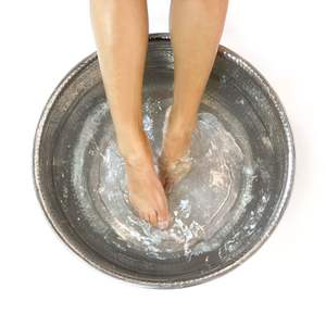 Cuenco de pedicura de metal de diseño para decoración de spa y tratamiento de pies con un aspecto elegante y moderno - Product Image 4