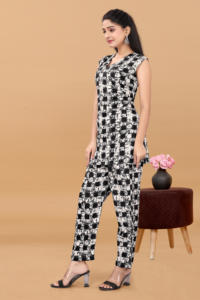 Conjunto de dos piezas de microfibra con logo personalizado, blanco y negro, para mujer, venta al por mayor, cuello redondo, chándal informal para mujer - Product Image 2