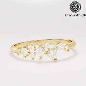 Bague de fiançailles classique pour femme Charm Jewells, plaquée or, avec moissanite en grappe, taille coussin, sertie à griffes, motif floral, IGI - Product Image 1