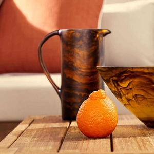 Mug en résine haut de gamme fait main avec finition brillante, tasse à café et à thé durable pour boissons chaudes et froides - Product Image 1