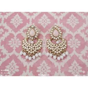 ต่างหูเมเฮนดีแบบพิเศษประดับคุณดัน ชานด์บาลี พร้อมมุกห้อย ตกแต่งด้วยมุกแบบดั้งเดิม เหมาะสำหรับเจ้าสาวในงานแต่งงานและงานเฉลิมฉลอง - Product Image 2