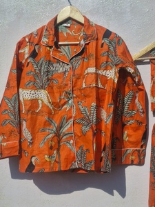 Conjunto de Pijama de Algodón con Estampado Artesanal: Ropa de Dormir con Estampado de Selva India y Bolsillo - Product Image 2