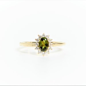 Anillo Halo Art Deco Vintage con Peridoto Certificado por IGI, Peridoto Verde Ovalado con Acentos de Circonita Cúbica Brillante, Inspirado en Piedra de Nacimiento, Oro de Ley 925 - Product Image 1