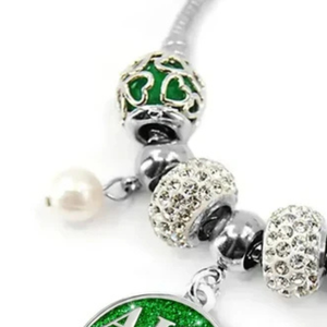   Pulsera Elegante para Mujer, Fabricada en 2008, Color Verde y Plateado, Joyería con Dijes, Accesorio de Moda para la Muñeca, Inspirada en la Hermandad - Product Image 5