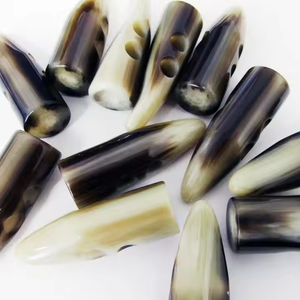 Botones Ecológicos Hechos a Mano para Ropa y Prendas, Fabricados con Cuerno Natural de Búfalo - Product Image 5