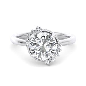 Anillo de Plata S925 con Moissanita Redonda y Diamantes, Diseño Asimétrico de Hilera Pequeña, Ideal para Aniversarios Especiales o Uso Diario para Mujer - Product Image 3