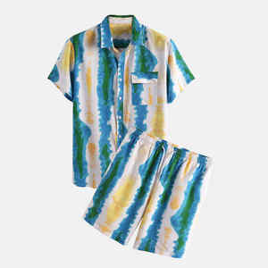 Conjunto elegante de verano: camiseta y pantalones cortos. Material suave y transpirable que garantiza comodidad, perfecto para uso al aire libre y casual. - Product Image 2