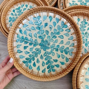 Plateau peint à la main écologique en bambou de qualité supérieure plateau de service artisanal en mosaïque vente en gros OEM ODM Vietnam Vietchoice plats assiettes - Product Image 3