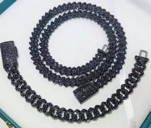 Chaîne cubaine unisexe de luxe tendance en argent, sertie de diamants VVS et de moissanite à taille ronde, testée au diamant, pour mariage - Product Image 2