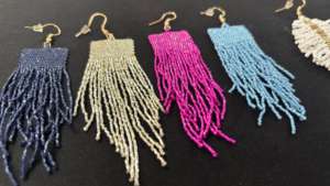 Pendientes Boho de Cuentas en Capas Hechos a Mano, Pendientes Colgantes de Múltiples Niveles, Joyería Étnica de Cuentas de Semillas, Conjunto Artesanal al por Mayor - Product Image 4