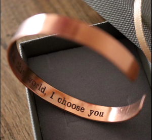 Pulsera de Cobre Pulido Hecha a Mano con Mensaje Personalizado, Joyería Metálica de Moda con Diseño Exquisito - Product Image 1