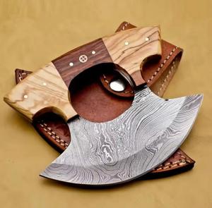 Couteau à pizza personnalisé en acier Damas fait main avec manche en bois sur mesure et étui en cuir, artisanat en acier, compatible micro-ondes international - Product Image 1