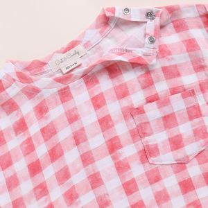 Camisetas de bebé con estampado de cuadros rosas de muselina orgánica de calidad superior - Product Image 3