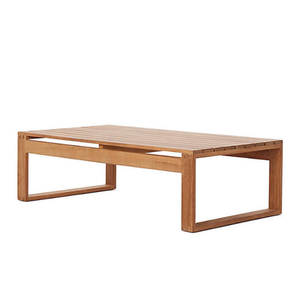 La table basse en teck massif de Block Island présente une table rectangulaire minimaliste avec un plateau à lattes et des pieds intégrés. - Product Image 2