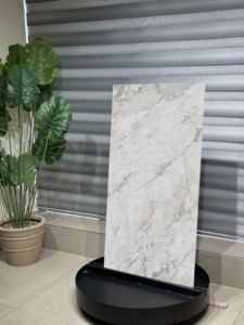 กระเบื้องเซรามิก CARRARA ABISSO CREMA จากซัพพลายเออร์อินเดีย ผิวขัดเงาและผิวด้าน สำหรับปูพื้นและบุผนัง คุณภาพหรูหรา มีจำหน่ายในปริมาณมาก - Product Image 1
