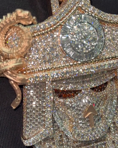 Colgante de Máscara de Guerrero de Lujo, Oro y Plata, Diseño Baguette Completamente Adornado, Joyería de Alto Brillo, Logotipo Personalizado Disponible - Product Image 4