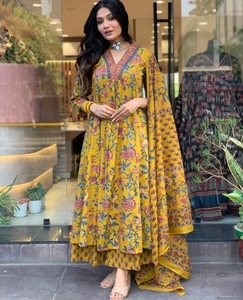Conjunto Tradicional de Salwar Kameez de Algodón Estampado KV con Kurta, Palazzo y Dupatta, Sin Arrugas, para Fiestas de Otoño - Product Image 5
