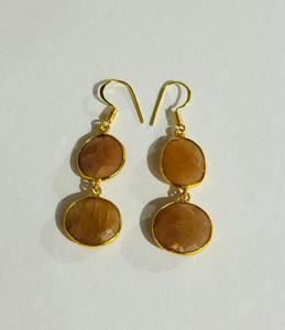 Élégantes boucles d'oreilles clous en pierre précieuse naturelle pêche, serties clos, plaquées or, bijoux de mode indiens pour femmes, mariages et fêtes - Product Image 4