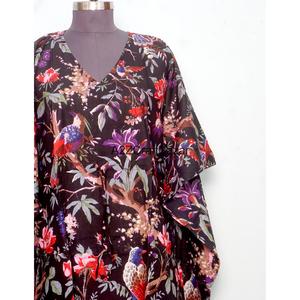 Vestido Maxi Bodycon de Algodón Ecológico Hecho a Mano con Estampado Floral Indio y Cuello en V - Diseño Sexy con Logotipo Frontal para Uso Diario y Ropa de Dormir para Mamás - Product Image 3