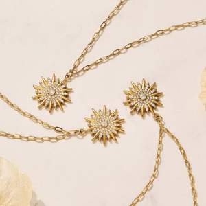 Collar con Colgante de Sol Radiante de Acero Inoxidable con Circonitas, Bañado en Oro de 18K, Venta Caliente, Bajo MOQ, Venta al por Mayor - Product Image 1
