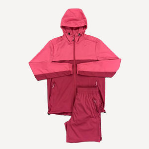 ชุดเซ็ตเสื้อแจ็คเก็ตและกางเกงขาสั้นกันลมสำหรับฤดูร้อนแบบ OEM สั่งทำพิเศษ ผลิตจากไนลอนและโพลีเอสเตอร์ พร้อมซิปและฮู้ด มีไซส์พลัสสำหรับผู้ชาย ชุดวอร์มสองชิ้น - Product Image 5