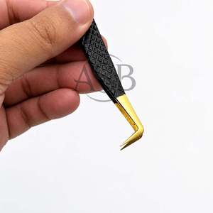 Pince à épiler pour extensions de cils en acier inoxydable à pointe en fibre noire et or, à 90 degrés, avec impression de logo personnalisé, service OEM - Product Image 3