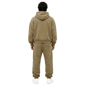 Ensemble de survêtement de voyage 2 pièces pour homme, sweat à capuche oversize et pantalon de jogging, avec patchs étoiles et croix, en polaire confortable, personnalisable, fabricant OEM en gros - Product Image 3
